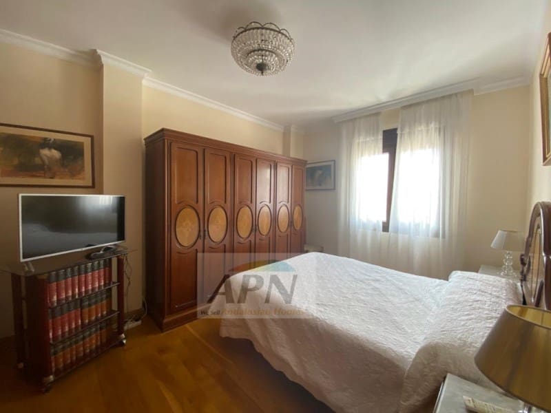 5 bedroom Apartment for rent in Alora with pool - € 950 (Ref: 7665995)