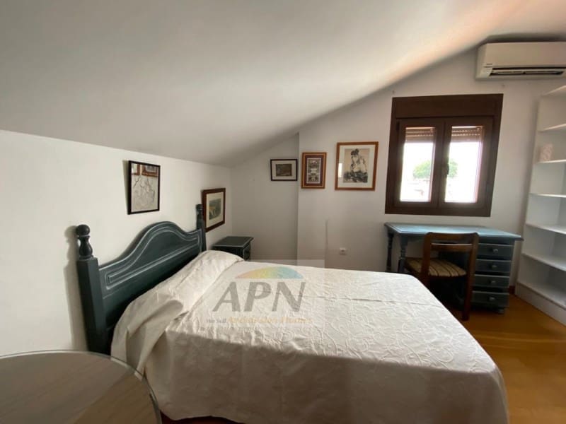 5 bedroom Apartment for rent in Alora with pool - € 950 (Ref: 7665995)