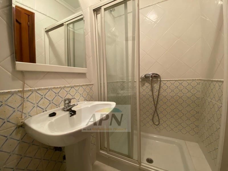 5 bedroom Apartment for rent in Alora with pool - € 950 (Ref: 7665995)