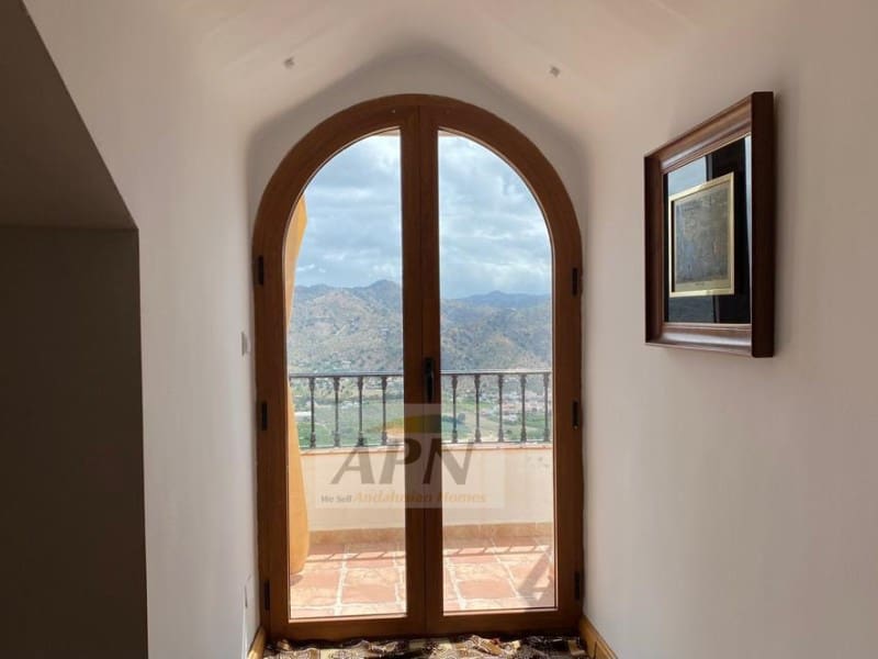 5 bedroom Apartment for rent in Alora with pool - € 950 (Ref: 7665995)