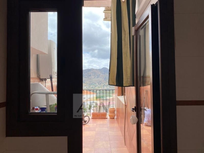 5 bedroom Apartment for rent in Alora with pool - € 950 (Ref: 7665995)