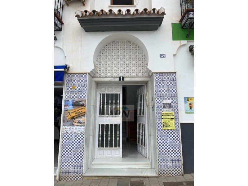 5 bedroom Apartment for rent in Alora with pool - € 950 (Ref: 7665995)