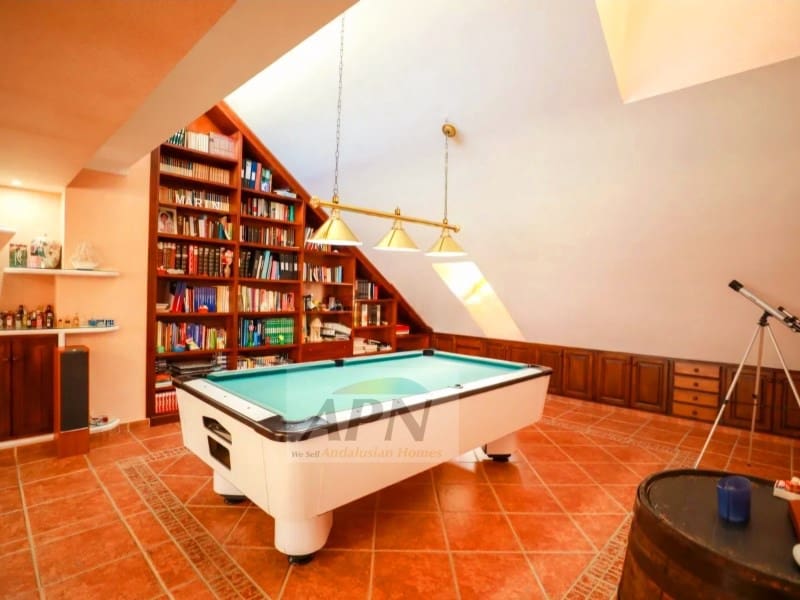 4 soveværelse Byhus til salg i Pizarra med swimmingpool garage - € 740.000 (Ref: 8968702)