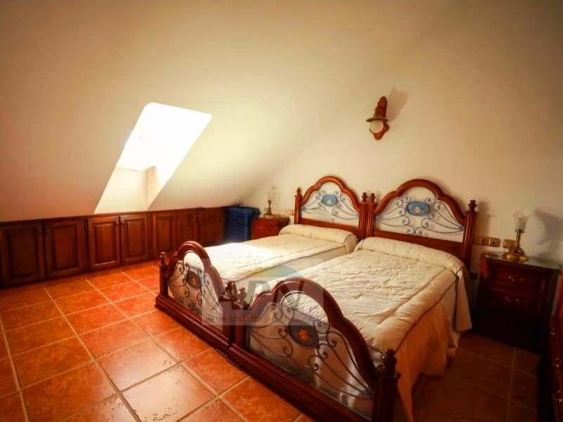 4 soveværelse Byhus til salg i Pizarra med swimmingpool garage - € 740.000 (Ref: 8968702)