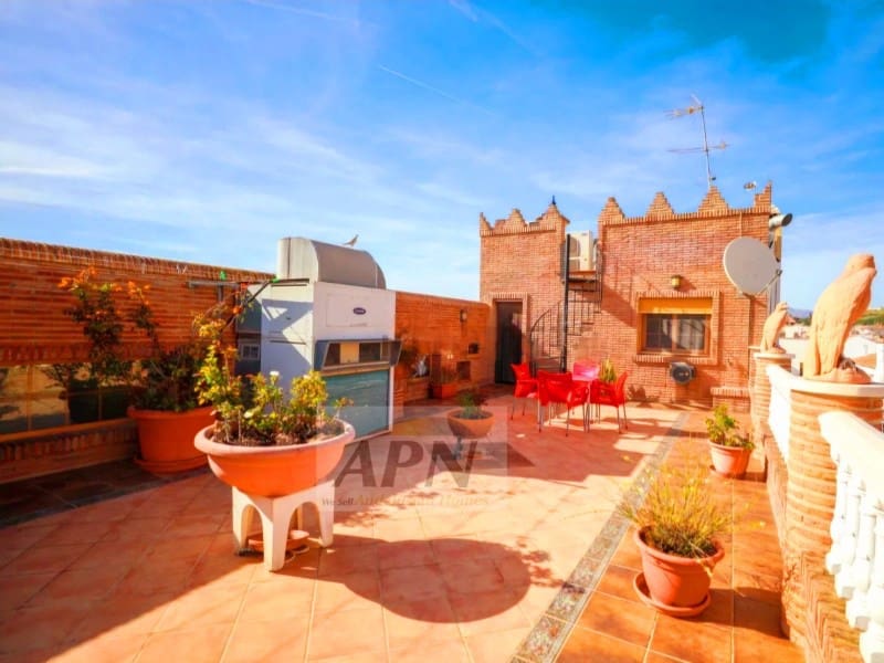 4 soveværelse Byhus til salg i Pizarra med swimmingpool garage - € 740.000 (Ref: 8968702)