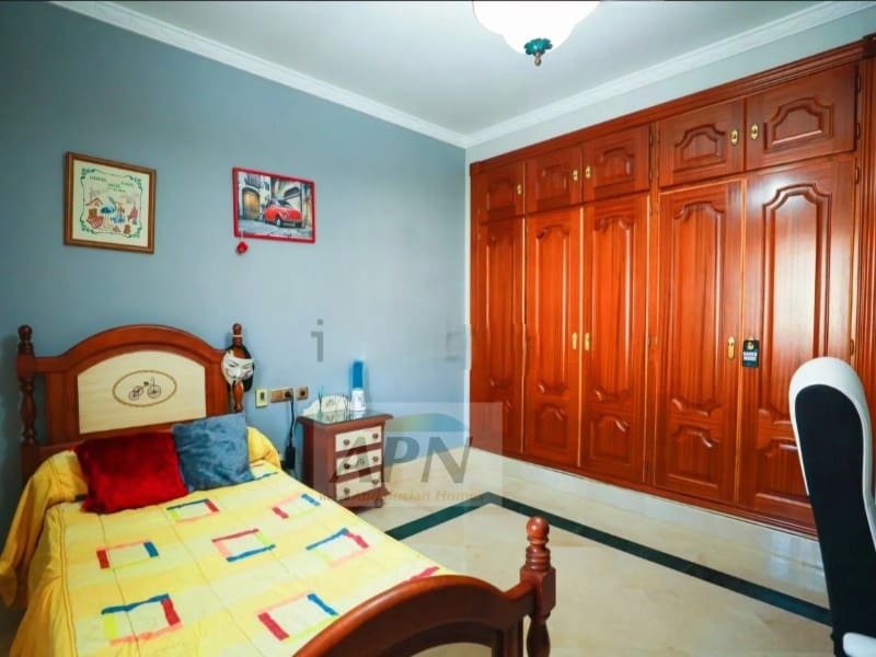 4 soveværelse Byhus til salg i Pizarra med swimmingpool garage - € 740.000 (Ref: 8968702)