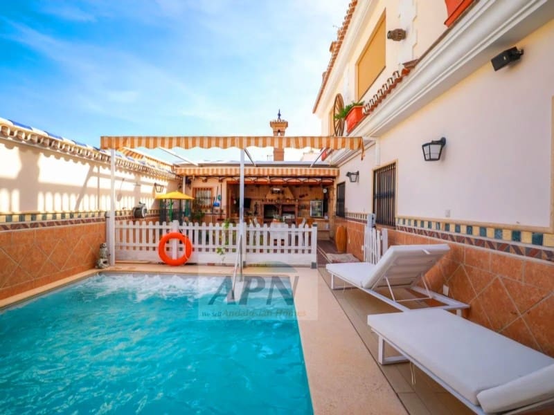 4 soveværelse Byhus til salg i Pizarra med swimmingpool garage - € 740.000 (Ref: 8968702)