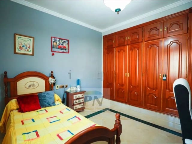 4 makuuhuone Omakotitalo myytävänä paikassa Pizarra mukana uima-altaan 
autotalli - 740 000 € (Ref: 8968702)