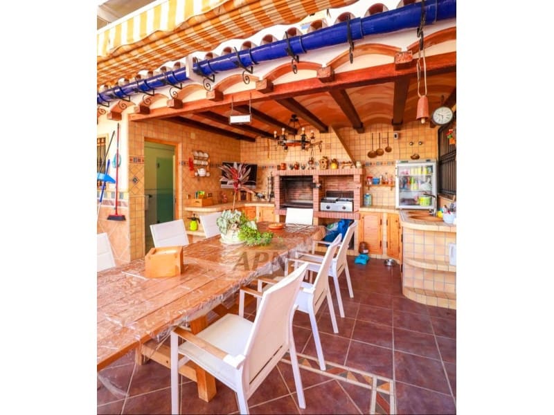 4 soveværelse Byhus til salg i Pizarra med swimmingpool garage - € 740.000 (Ref: 8968702)