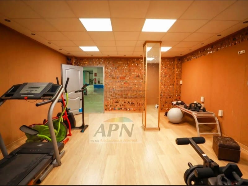 4 soveværelse Byhus til salg i Pizarra med swimmingpool garage - € 740.000 (Ref: 8968702)