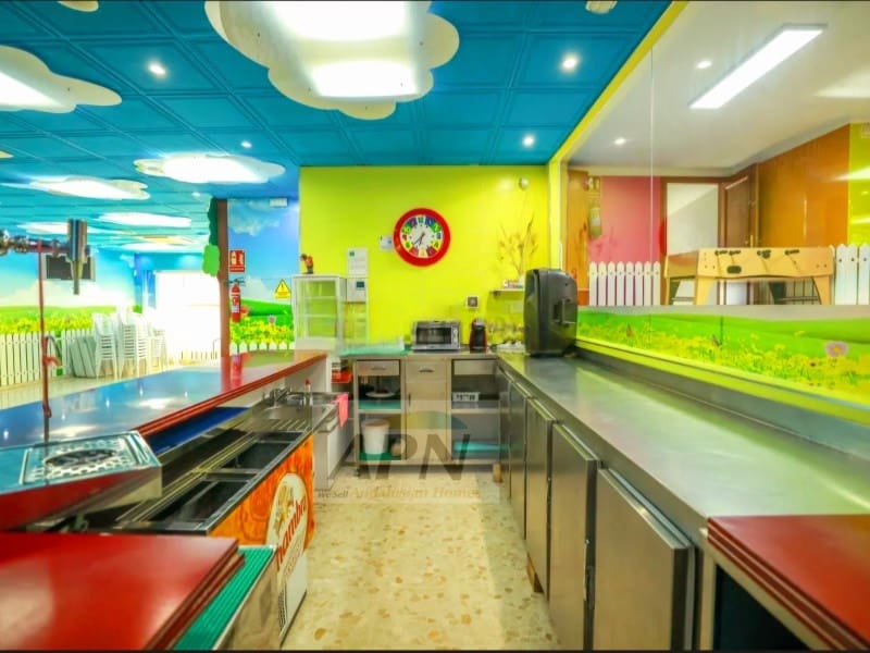 4 soveværelse Byhus til salg i Pizarra med swimmingpool garage - € 740.000 (Ref: 8968702)