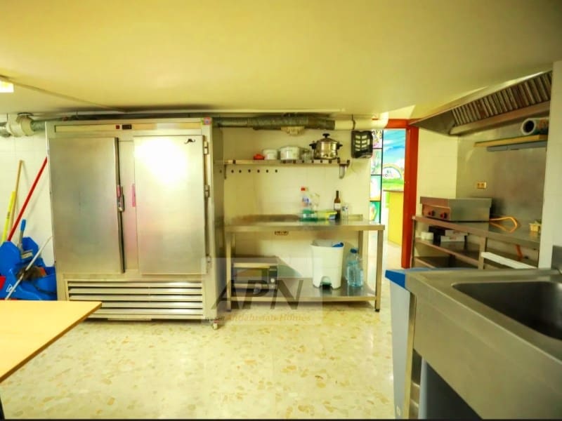 4 soveværelse Byhus til salg i Pizarra med swimmingpool garage - € 740.000 (Ref: 8968702)