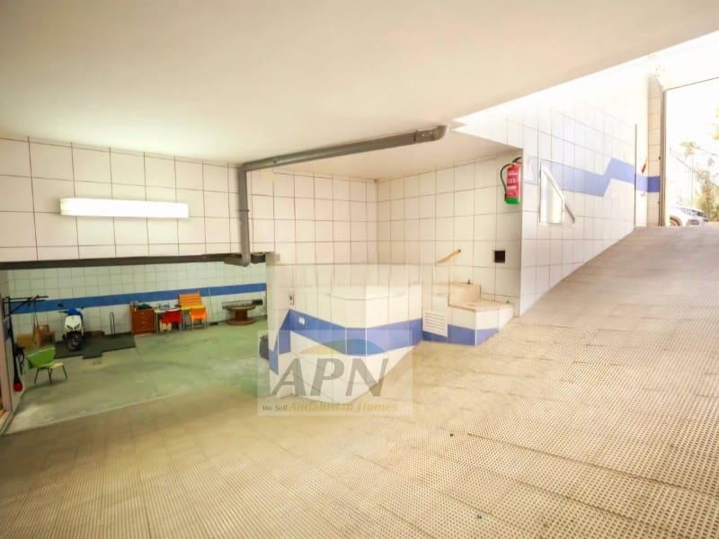 4 soveværelse Byhus til salg i Pizarra med swimmingpool garage - € 740.000 (Ref: 8968702)