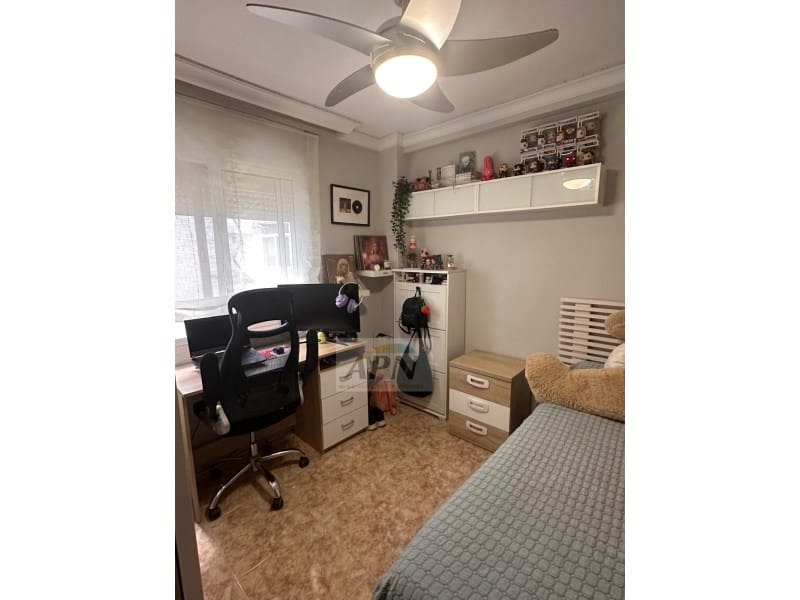 4 soveværelse Lejlighed til salg i Malaga by - € 390.000 (Ref: 9732014)