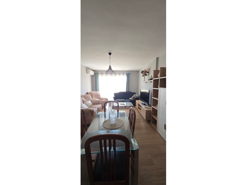 4 bedroom Apartment for rent in Alora - € 900 (Ref: 9820321)