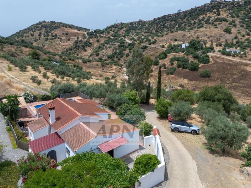 3 slaapkamer Finca/Landhuis te koop in Alora - € 440.000 (Ref: 9949475)