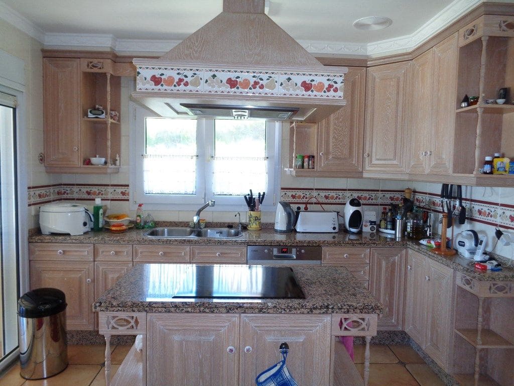 5 soveværelse Villa til salg i Ambolo med swimmingpool garage - € 990.000 (Ref: 9787507)