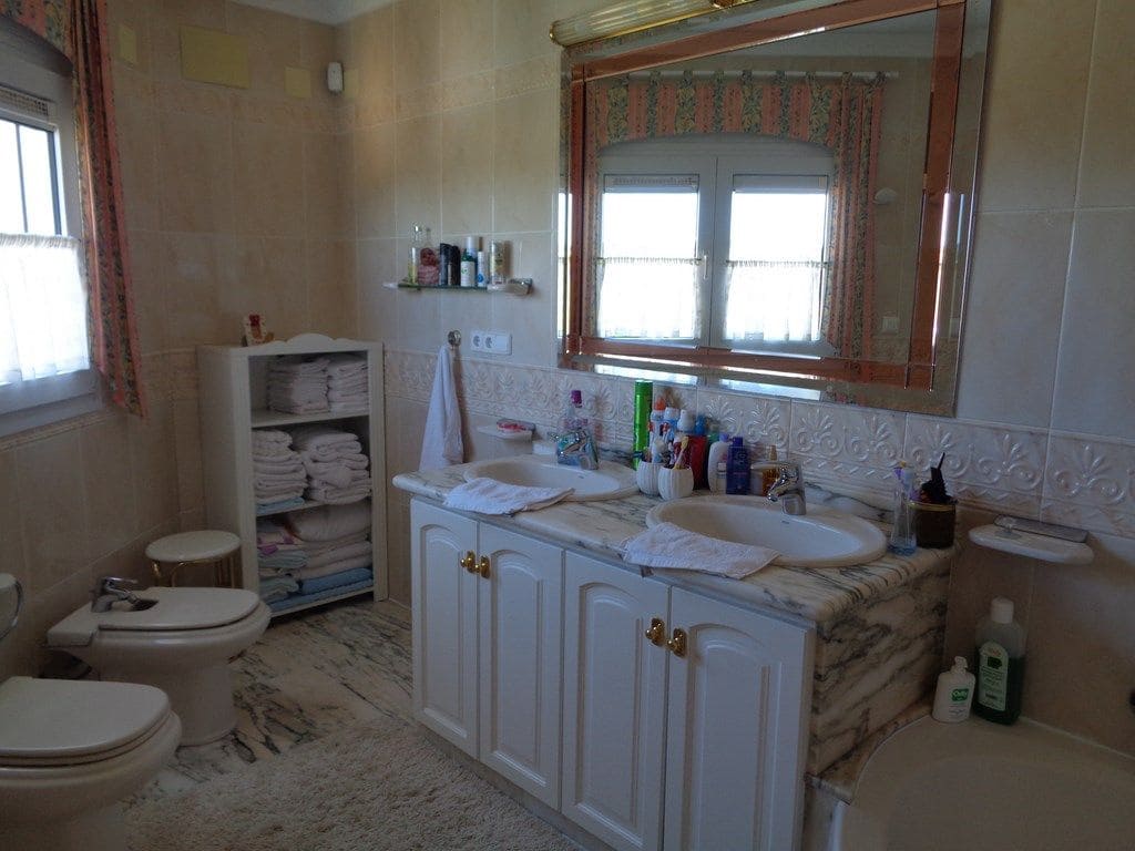 5 soveværelse Villa til salg i Ambolo med swimmingpool garage - € 990.000 (Ref: 9787507)