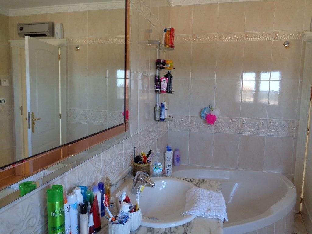 5 soveværelse Villa til salg i Ambolo med swimmingpool garage - € 990.000 (Ref: 9787507)