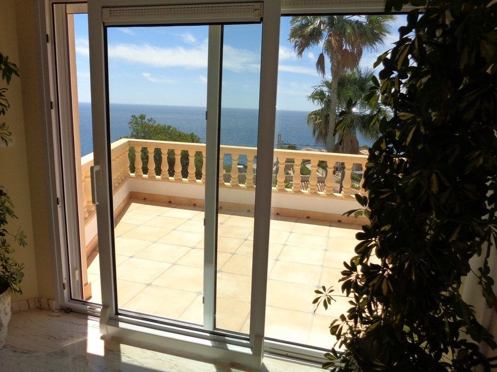 5 soveværelse Villa til salg i Ambolo med swimmingpool garage - € 990.000 (Ref: 9787507)