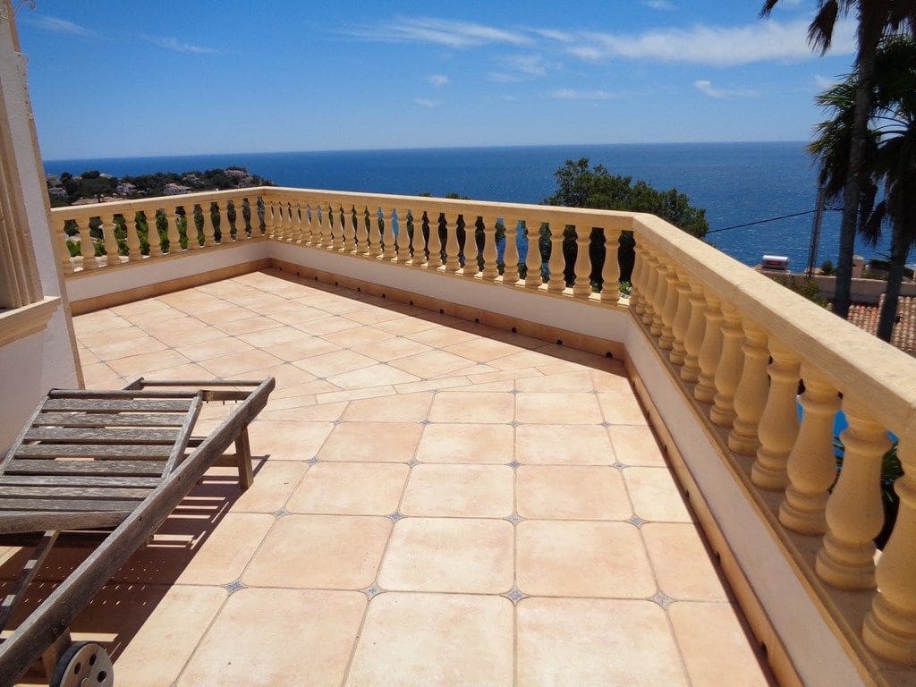 5 soveværelse Villa til salg i Ambolo med swimmingpool garage - € 990.000 (Ref: 9787507)