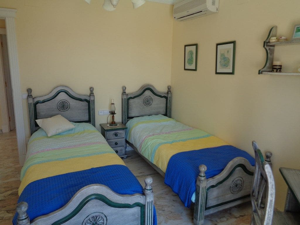 5 soveværelse Villa til salg i Ambolo med swimmingpool garage - € 990.000 (Ref: 9787507)