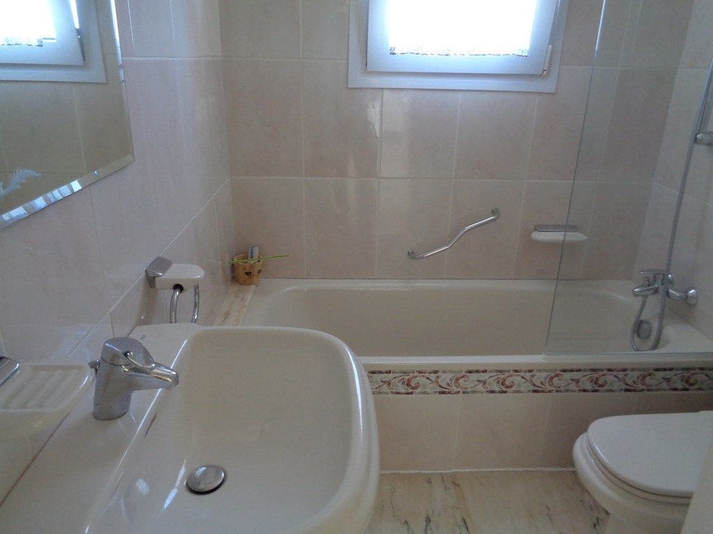 5 soveværelse Villa til salg i Ambolo med swimmingpool garage - € 990.000 (Ref: 9787507)