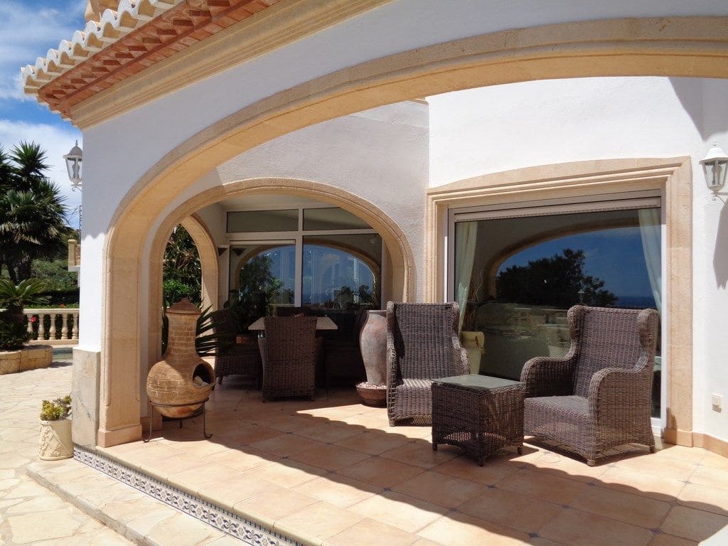 5 soveværelse Villa til salg i Ambolo med swimmingpool garage - € 990.000 (Ref: 9787507)