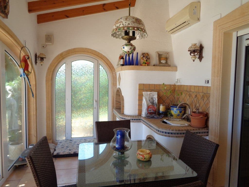 5 soveværelse Villa til salg i Ambolo med swimmingpool garage - € 990.000 (Ref: 9787507)