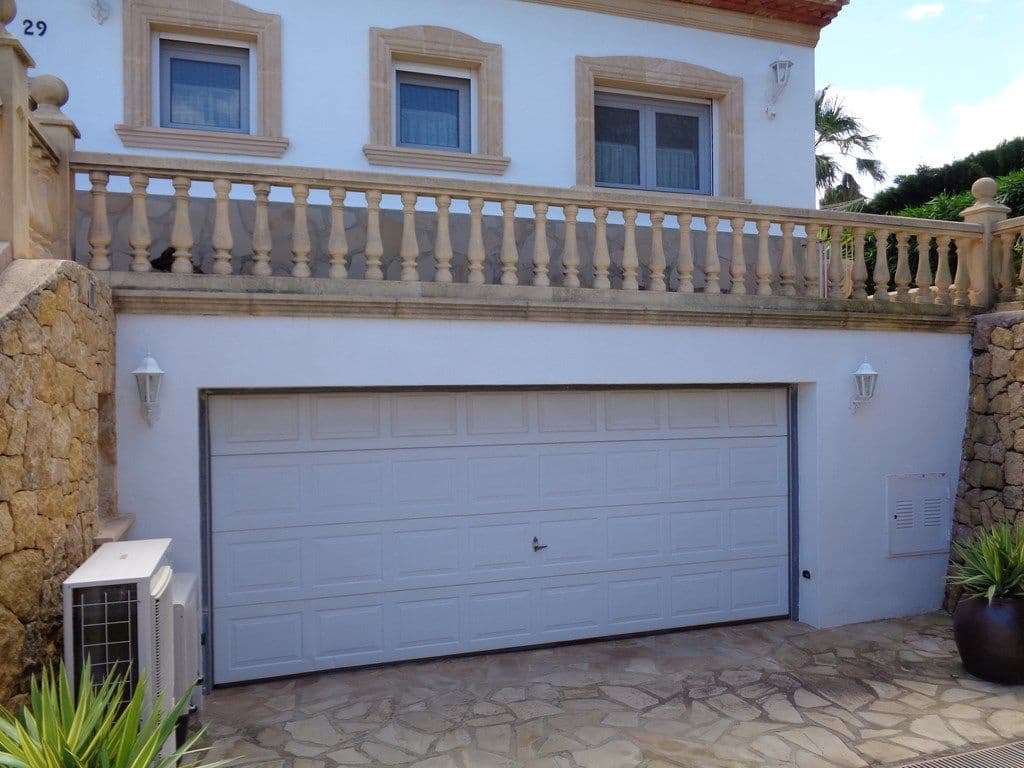 5 soveværelse Villa til salg i Ambolo med swimmingpool garage - € 990.000 (Ref: 9787507)