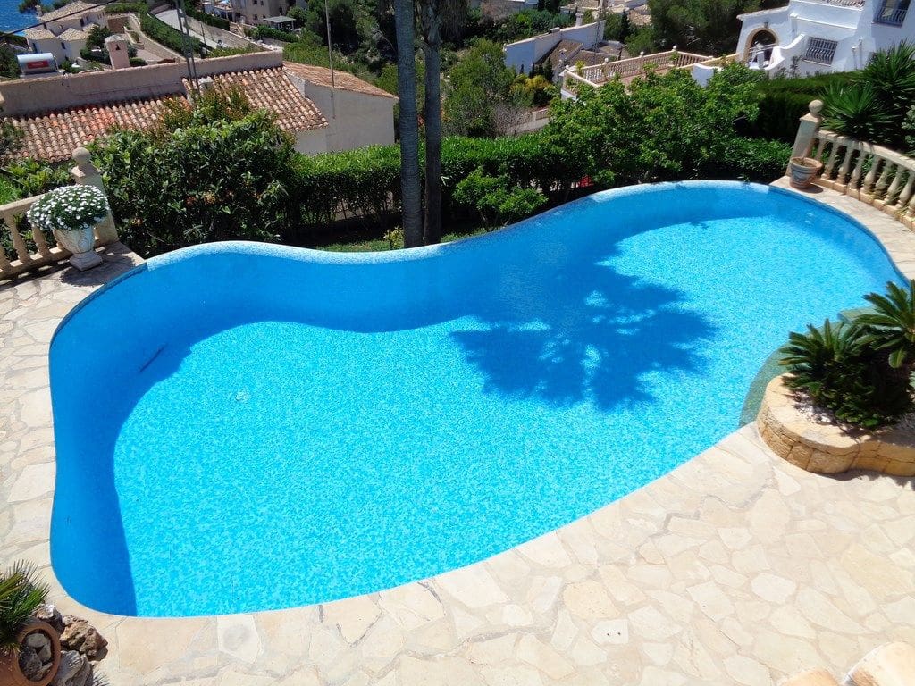 5 soveværelse Villa til salg i Ambolo med swimmingpool garage - € 990.000 (Ref: 9787507)