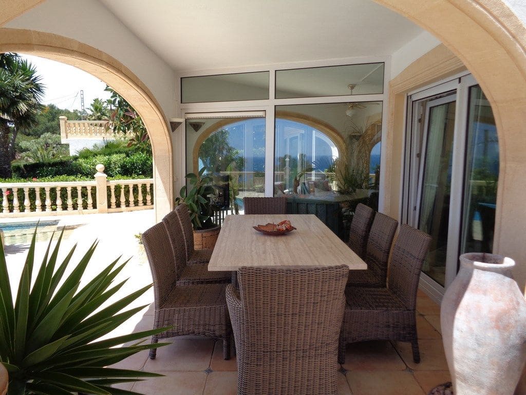 5 soveværelse Villa til salg i Ambolo med swimmingpool garage - € 990.000 (Ref: 9787507)