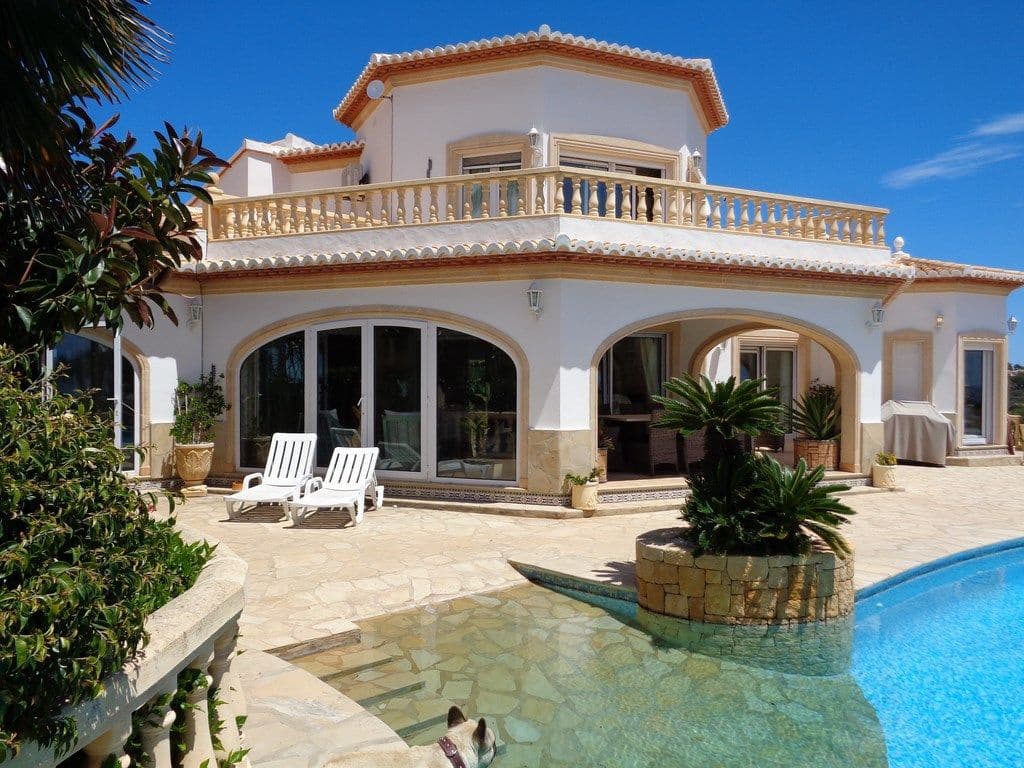 5 soveværelse Villa til salg i Ambolo med swimmingpool garage - € 990.000 (Ref: 9787507)