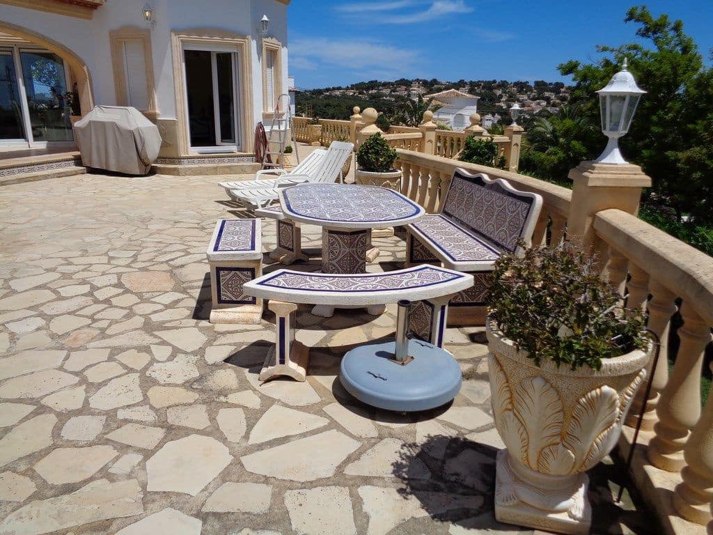 5 soveværelse Villa til salg i Ambolo med swimmingpool garage - € 990.000 (Ref: 9787507)