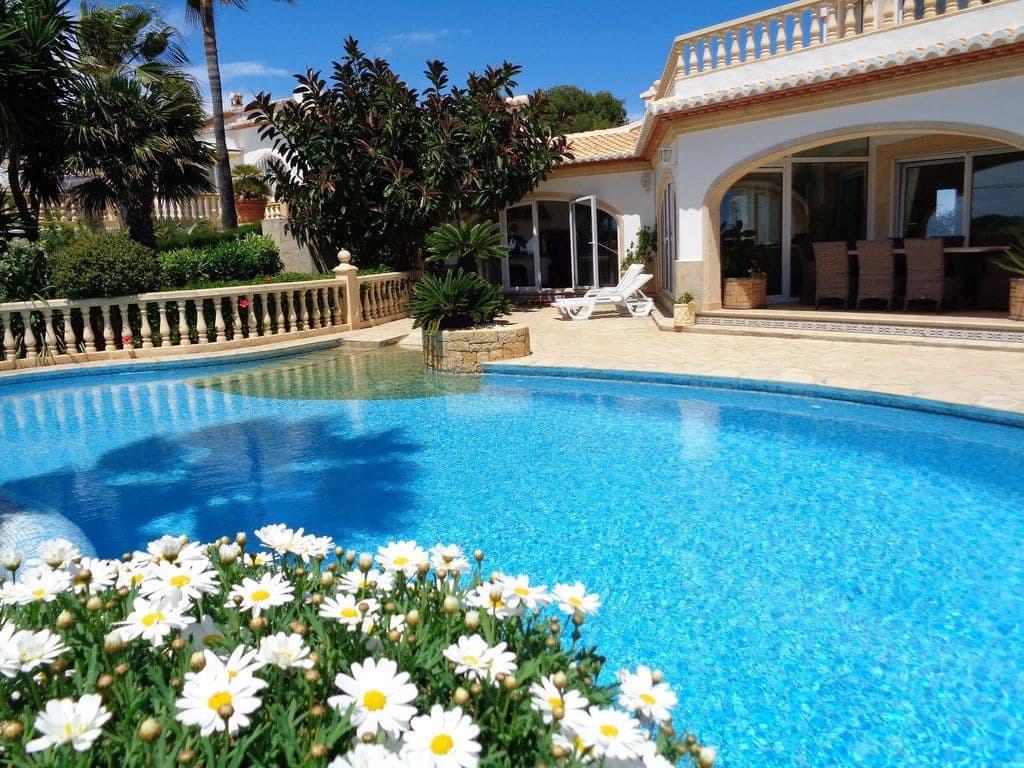 5 soveværelse Villa til salg i Ambolo med swimmingpool garage - € 990.000 (Ref: 9787507)