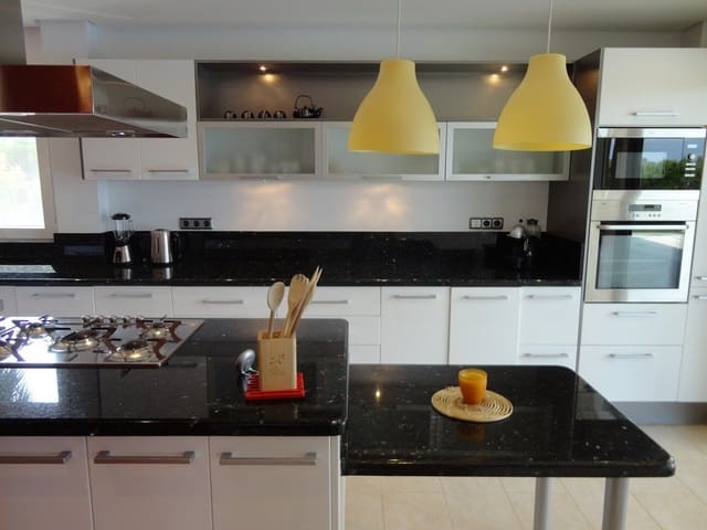 4 sypialnia Willa na sprzedaż w Javea / Xàbia z basenem garażem - 980 000 € (Ref: 9787525)