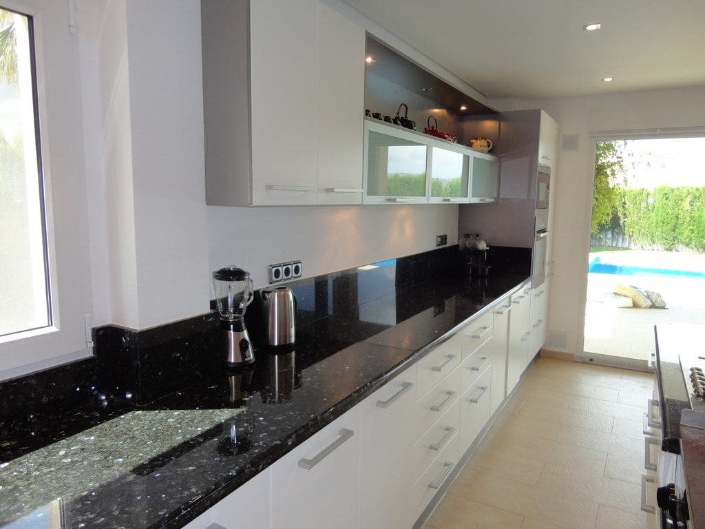 4 sypialnia Willa na sprzedaż w Javea / Xabia z basenem garażem - 980 000 € (Ref: 9787525)