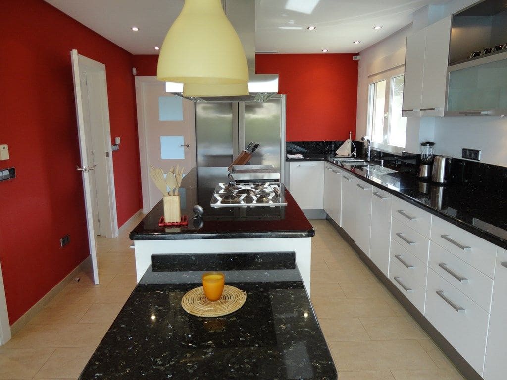 4 sypialnia Willa na sprzedaż w Javea / Xabia z basenem garażem - 980 000 € (Ref: 9787525)