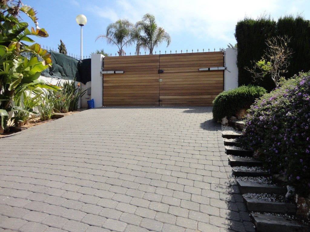 4 sypialnia Willa na sprzedaż w Javea / Xabia z basenem garażem - 980 000 € (Ref: 9787525)