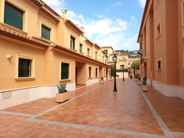 3 bedroom Apartment for rent in Puerto, Javea / Xàbia with pool garage - € 1,800 (Ref: 9945035)