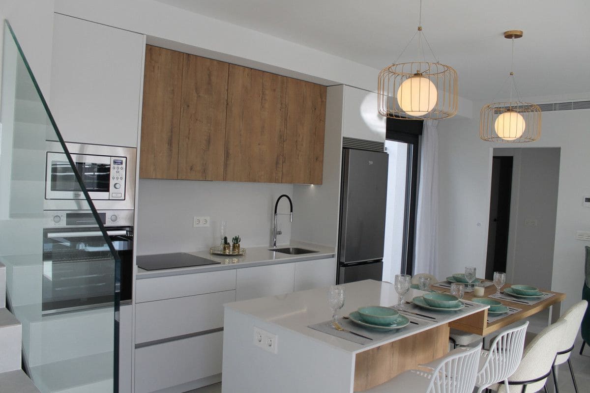 Chalet de 3 habitaciones en Roldan en venta con piscina - 416.900 € (Ref: 10005796)