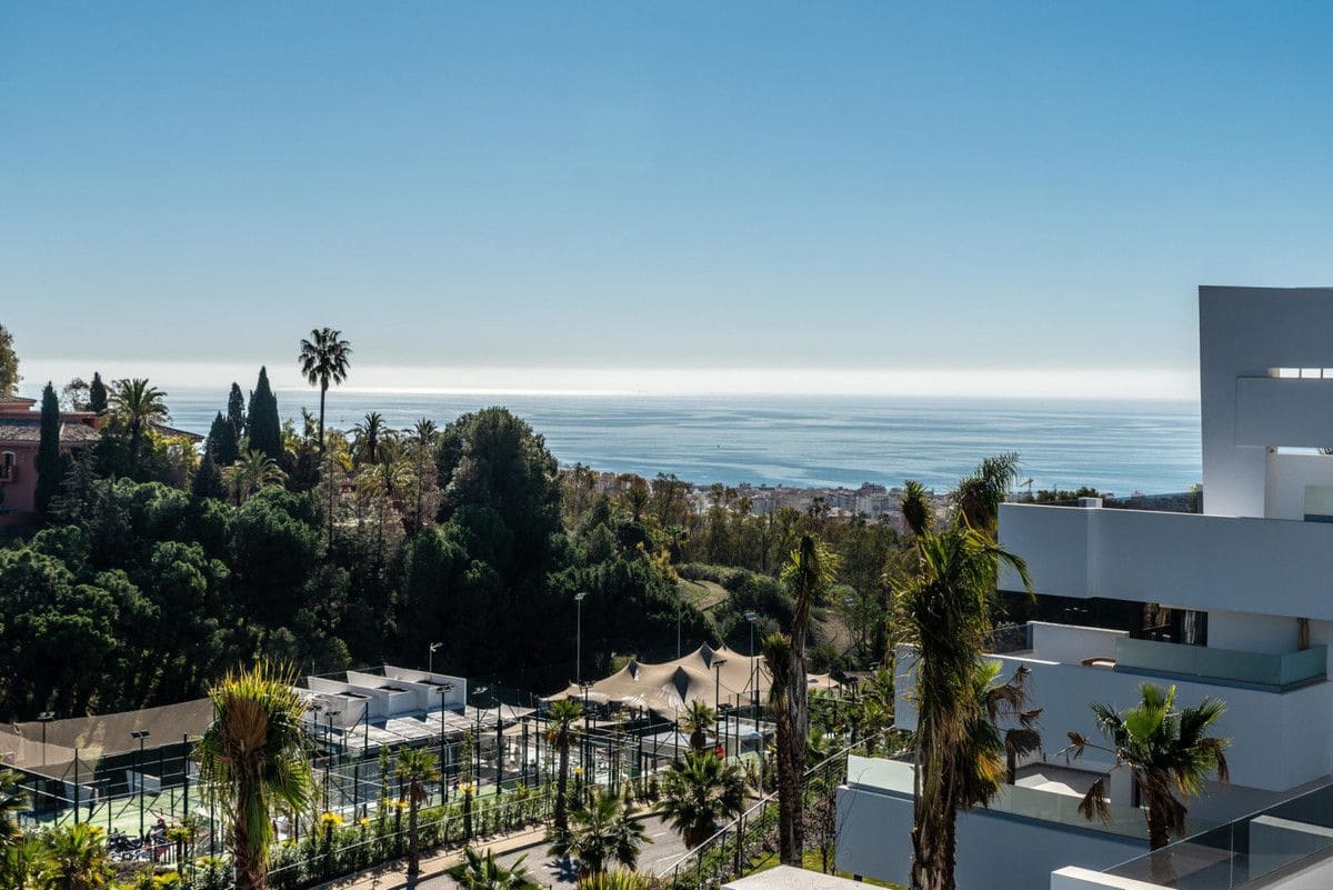 4 chambre Appartement à vendre à Estepona avec piscine - 912 073 € (Ref: 10005802)
