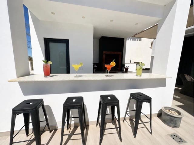 Chalet de 5 habitaciones en Mar Menor Golf Resort, Torre-Pacheco en venta - 1.025.000 € (Ref: 10005816)
