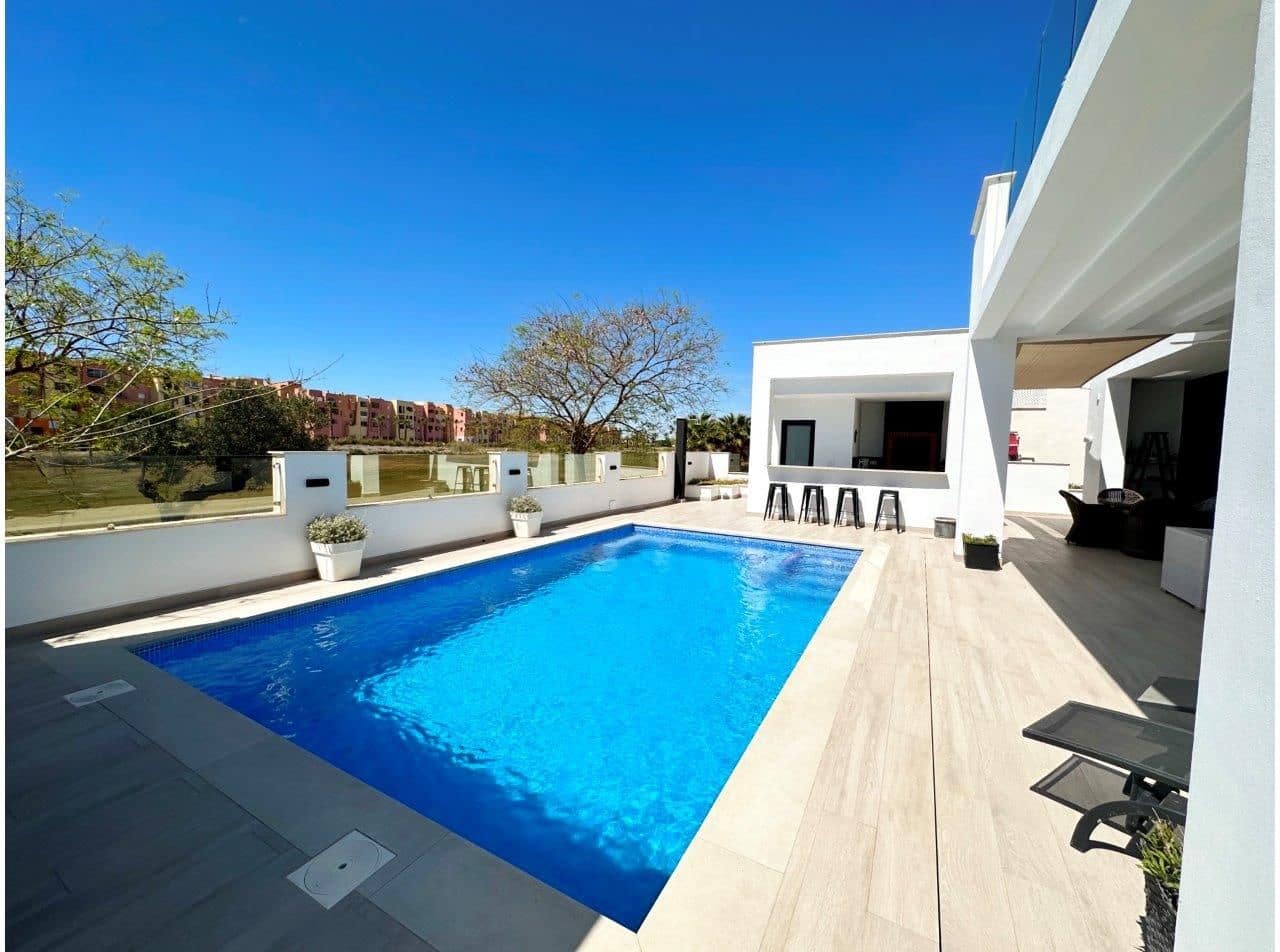 Chalet de 5 habitaciones en Mar Menor Golf Resort en venta - 1.025.000 € (Ref: 10005816)