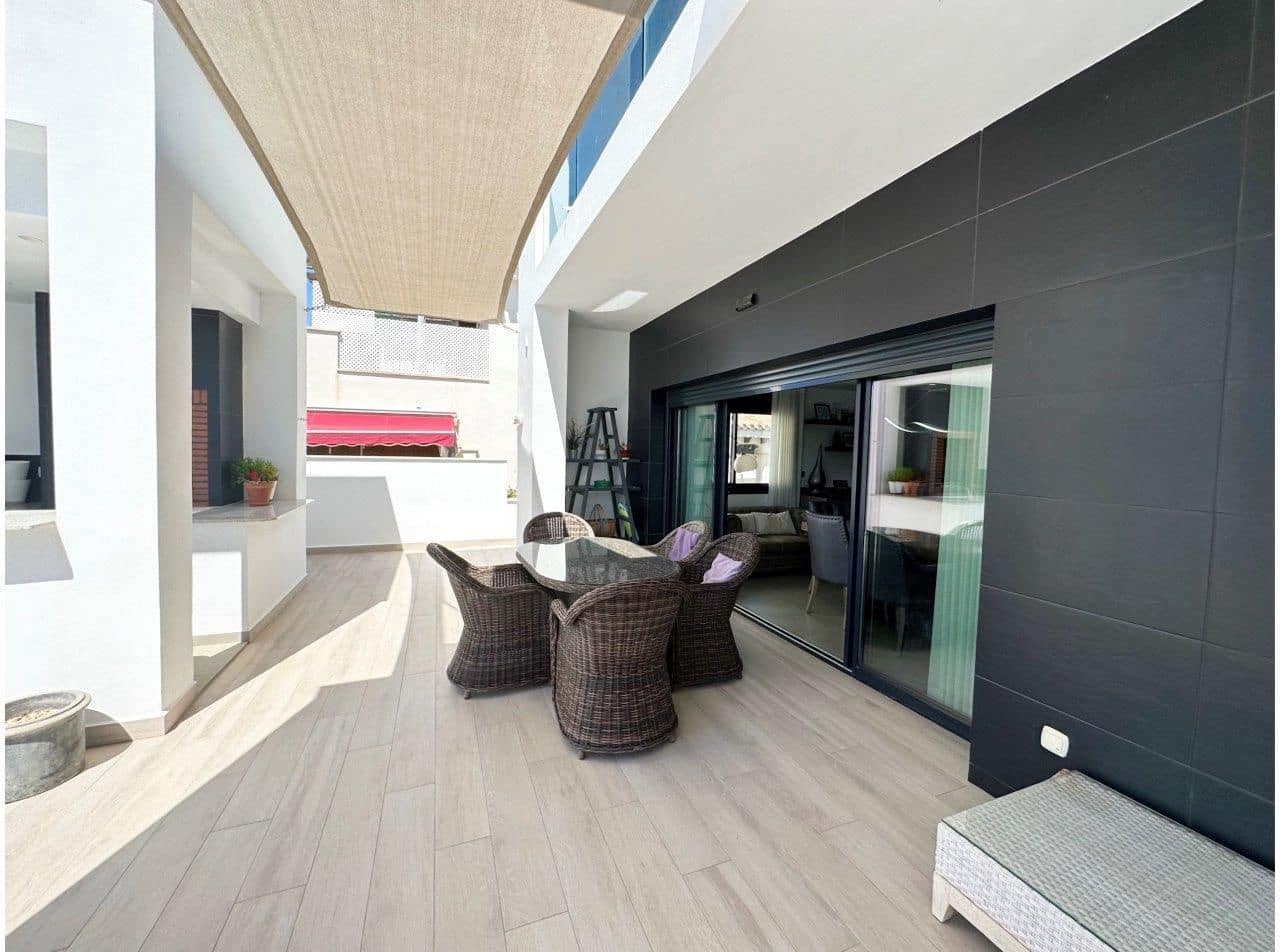 Chalet de 5 habitaciones en Mar Menor Golf Resort en venta - 1.025.000 € (Ref: 10005816)