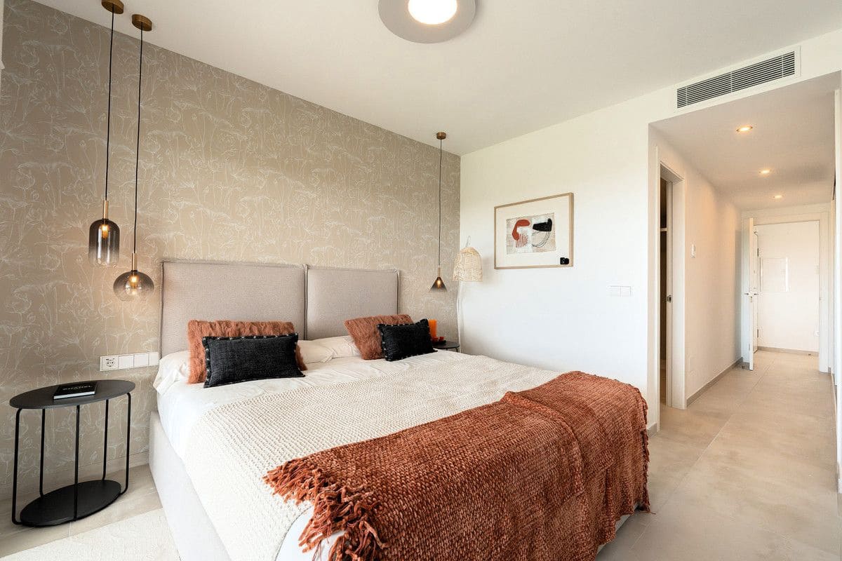 3 soveværelse Lejlighed til salg i New Golden Mile med swimmingpool - € 721.000 (Ref: 10005836)