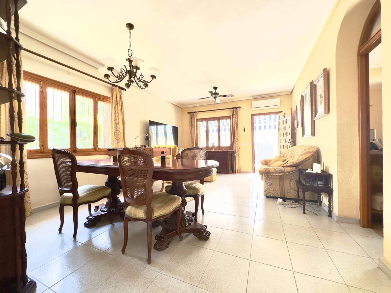 Chalet de 3 habitaciones en Cabo Roig en venta con piscina - 629.900 € (Ref: 10005875)