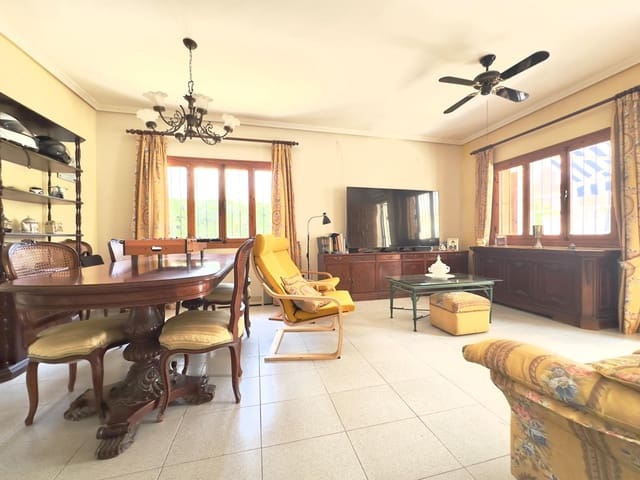 Chalet de 3 habitaciones en Cabo Roig, Orihuela en venta con piscina - 629.900 € (Ref: 10005875)