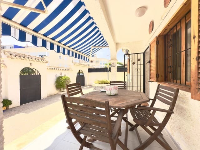Chalet de 3 habitaciones en Cabo Roig, Orihuela en venta con piscina - 629.900 € (Ref: 10005875)