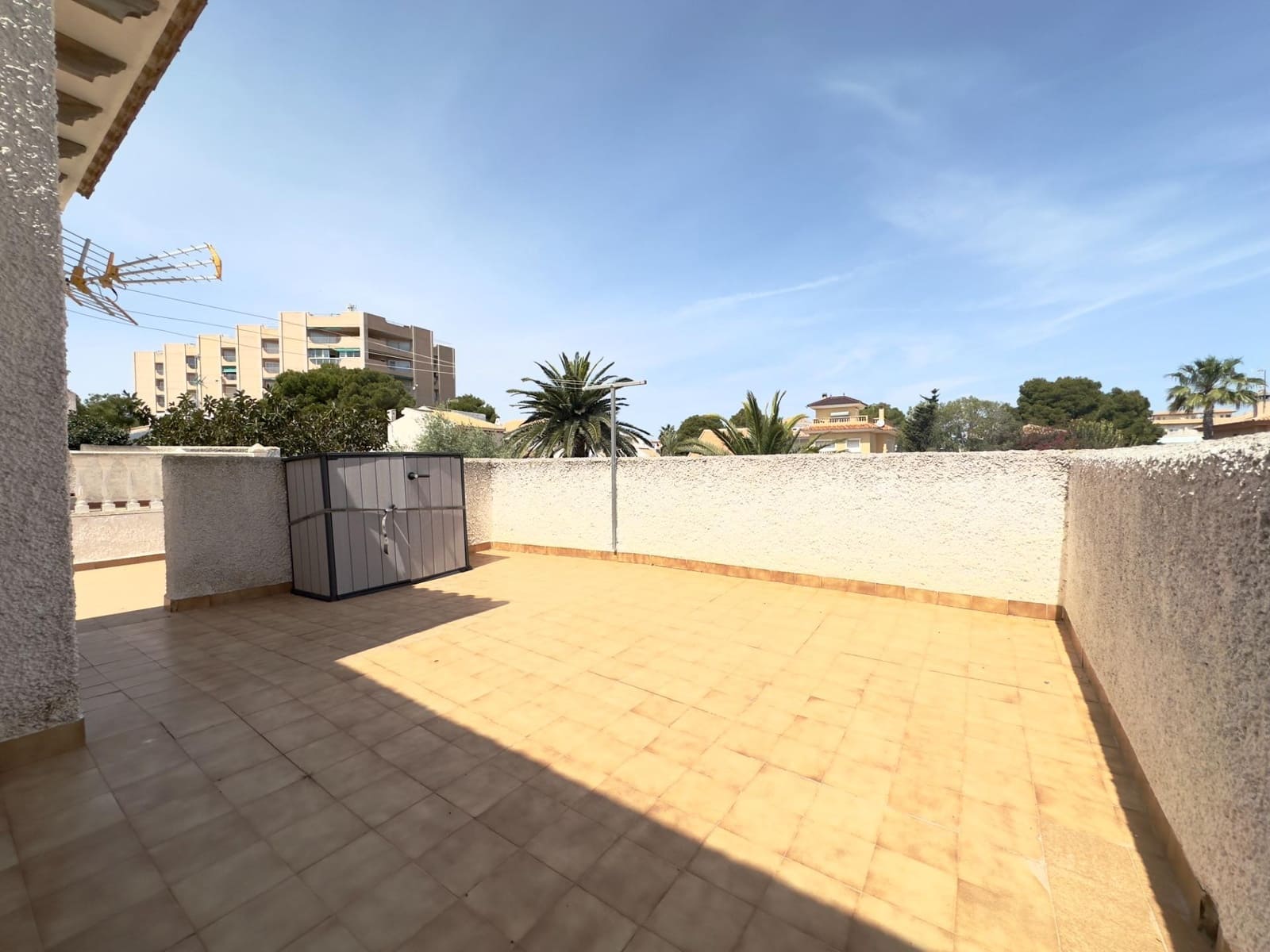 Chalet de 3 habitaciones en Cabo Roig en venta con piscina - 629.900 € (Ref: 10005875)